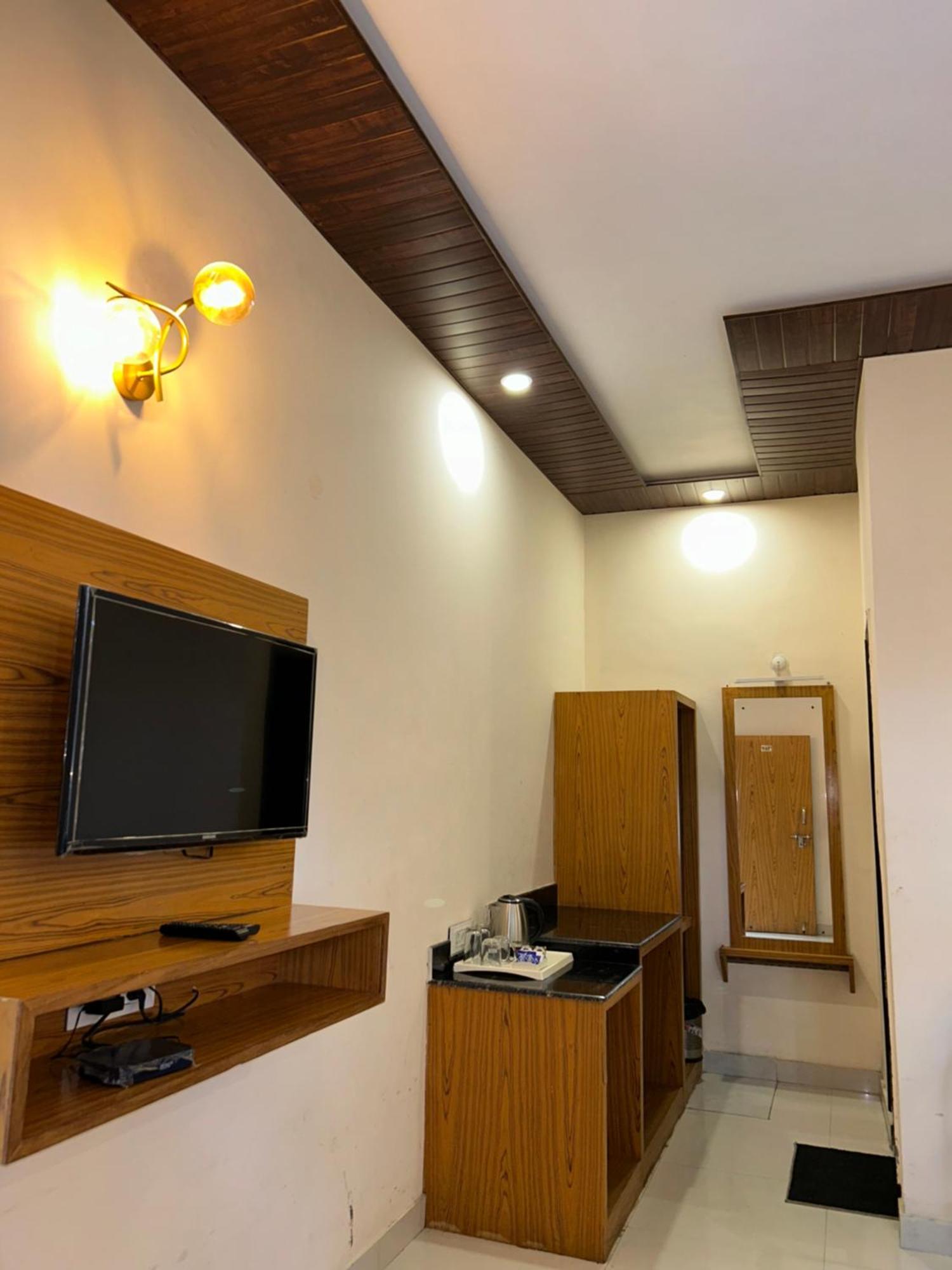 Hotel Maya Regency Bhīm Tāl 외부 사진