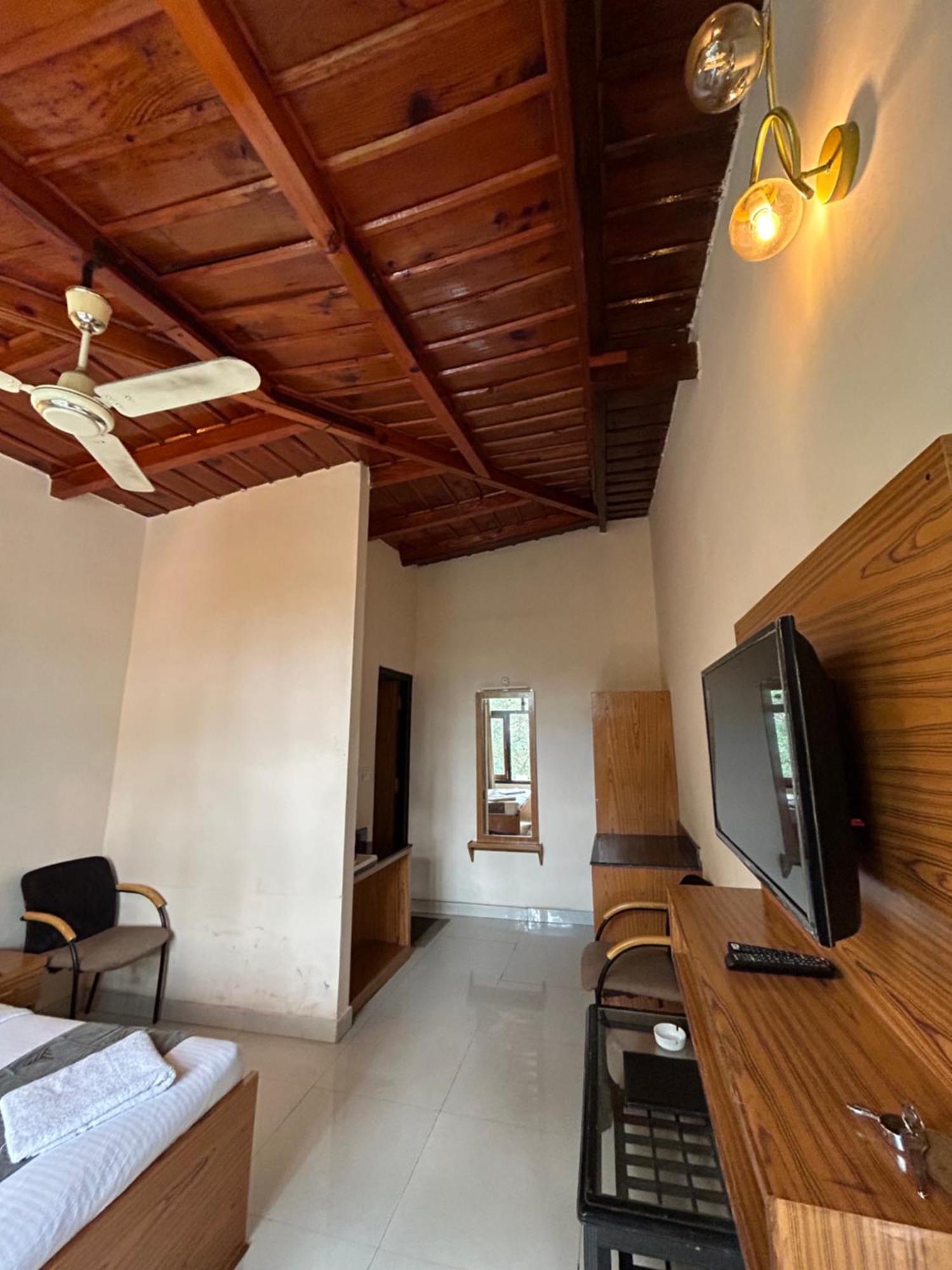 Hotel Maya Regency Bhīm Tāl 외부 사진